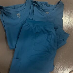MedCouture Insight Caribbean blue Scrub Set - Deep Teal Tops & Pants